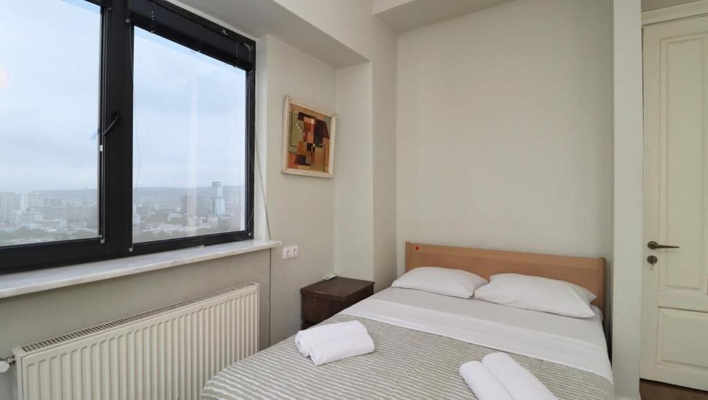 هتل چارمینگ 1BR اپت این ویک - بای وی هاست - Charming 1BR Apt in Vake - By Wehost