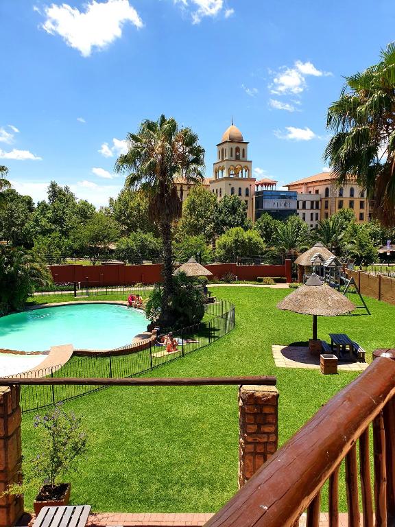 هتل مری مونته کازینو لادج هاوس این فورویس Merry Monte Casino Lodge House in Fourways