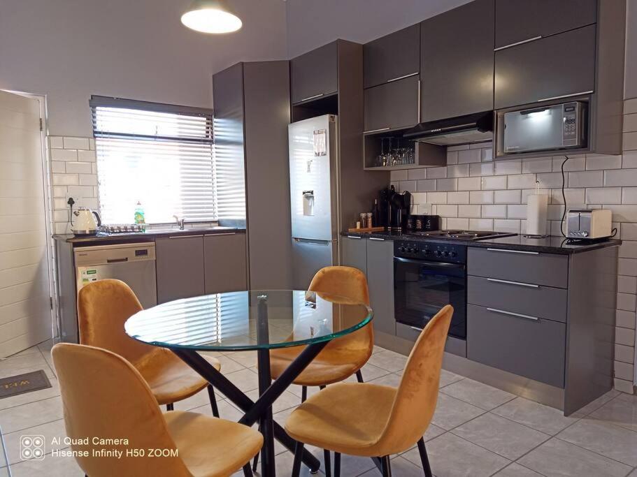 هتل واترستون پارک آپارتمان Waterstone Park Apartment