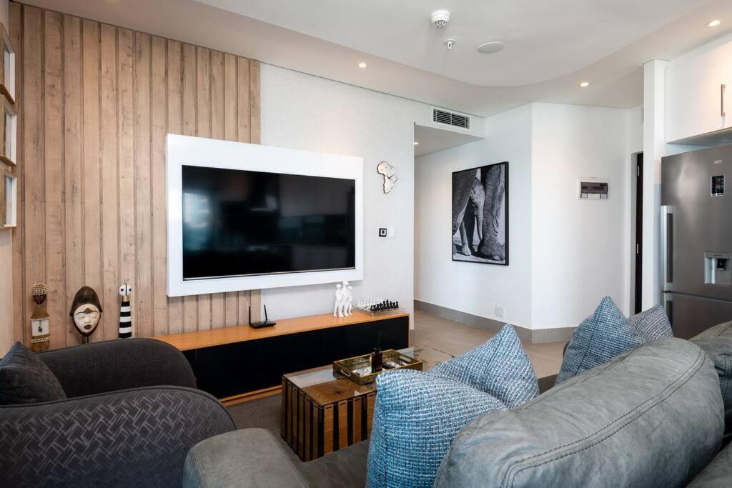 هتل لاکس اوشنز 2 بیدروم آپارتمان این اومهلنگا Lux Oceans 2 Bedroom Apartment in Umhlanga