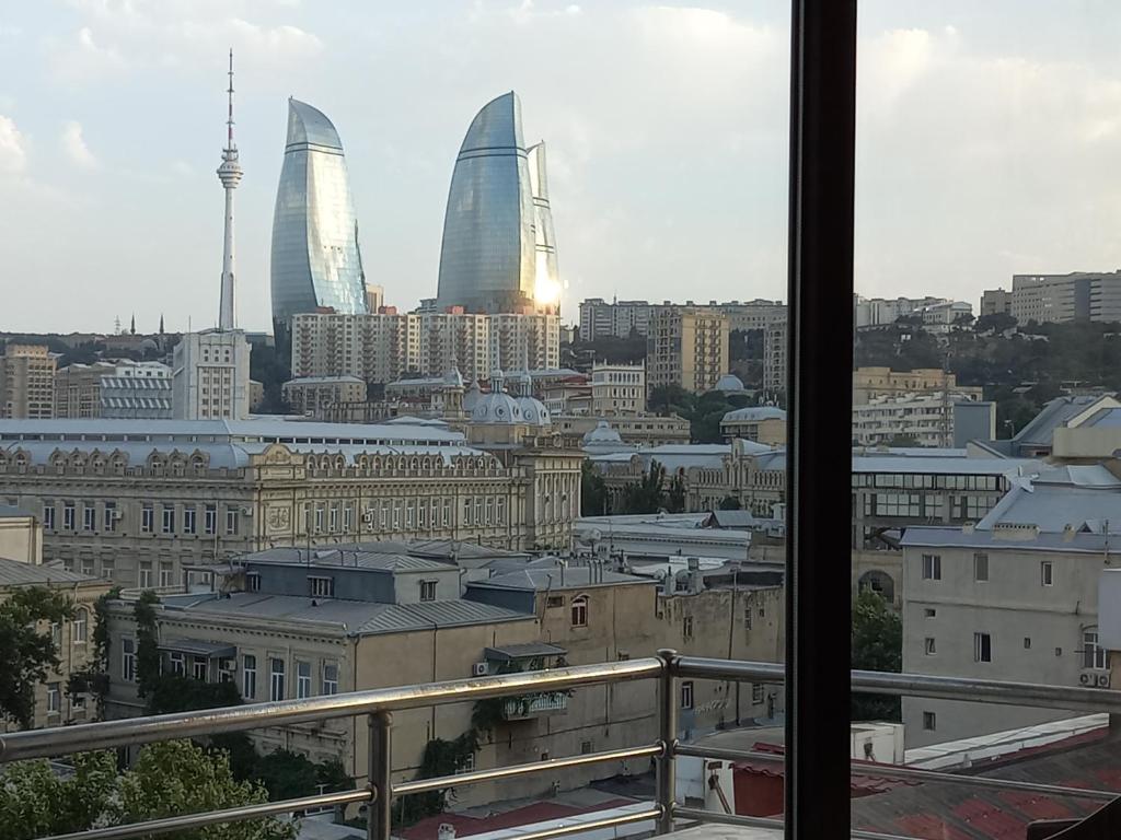 هتل فلِیم تاورز ویو آپارتمان Flame Towers view apartment