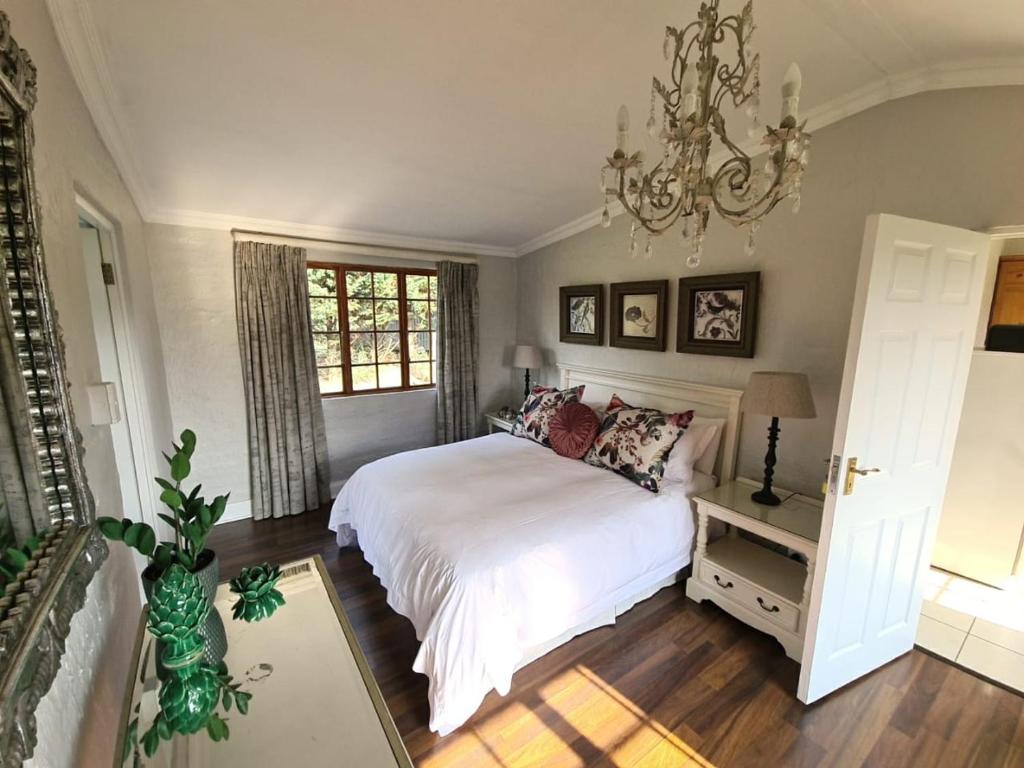 هتل د فالس کاتجس The Falls Cottages