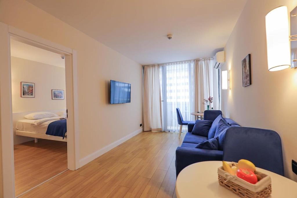 هتل لاولی 1 بی آر آپارتمان ویت بالکونی بای د بلک سی بیچ - Lovely 1BR apartment with balcony by the Black sea beach