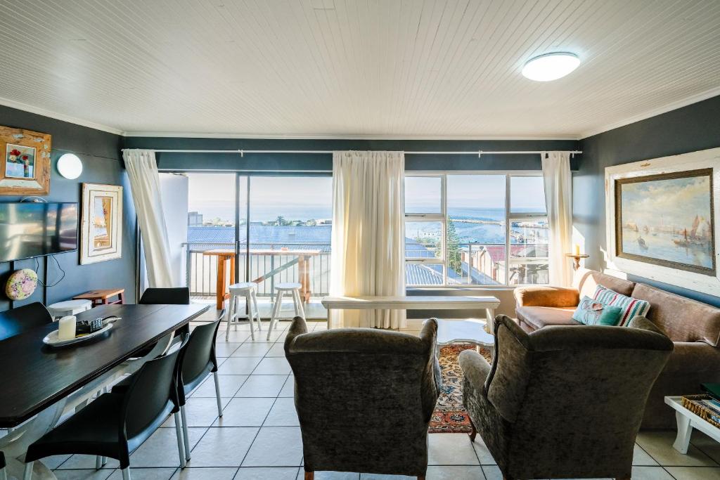 هتل آوسام اوشن ویو Awesome Ocean View