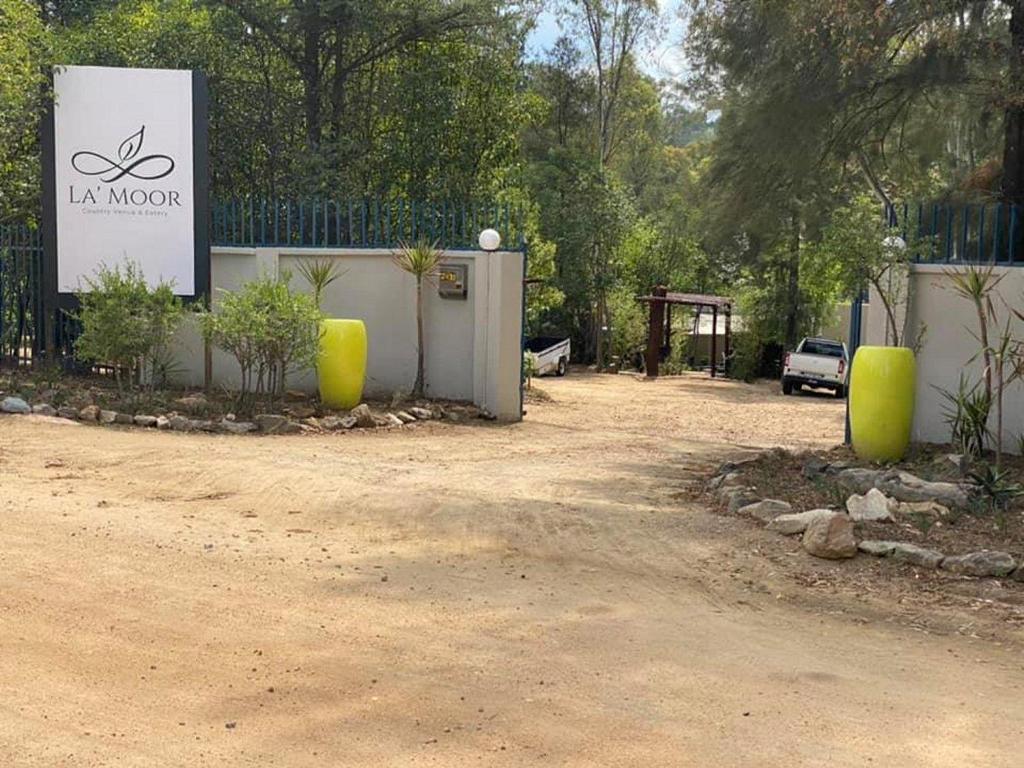 هتل لا مور کانتری ونیو اند ایتری La Moor Country Venue & Eatery
