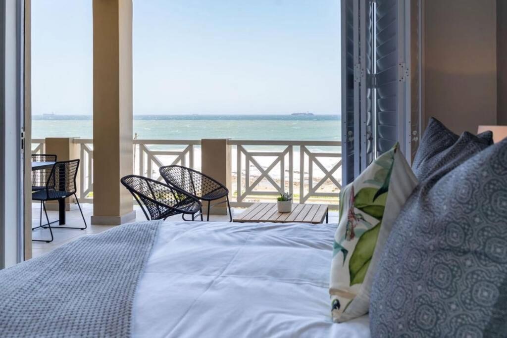 هتل واتر فرانت گت اوی، 2 بد روم سی ساید بلیس Waterfront Getaway, 2 Bedroom Seaside Bliss