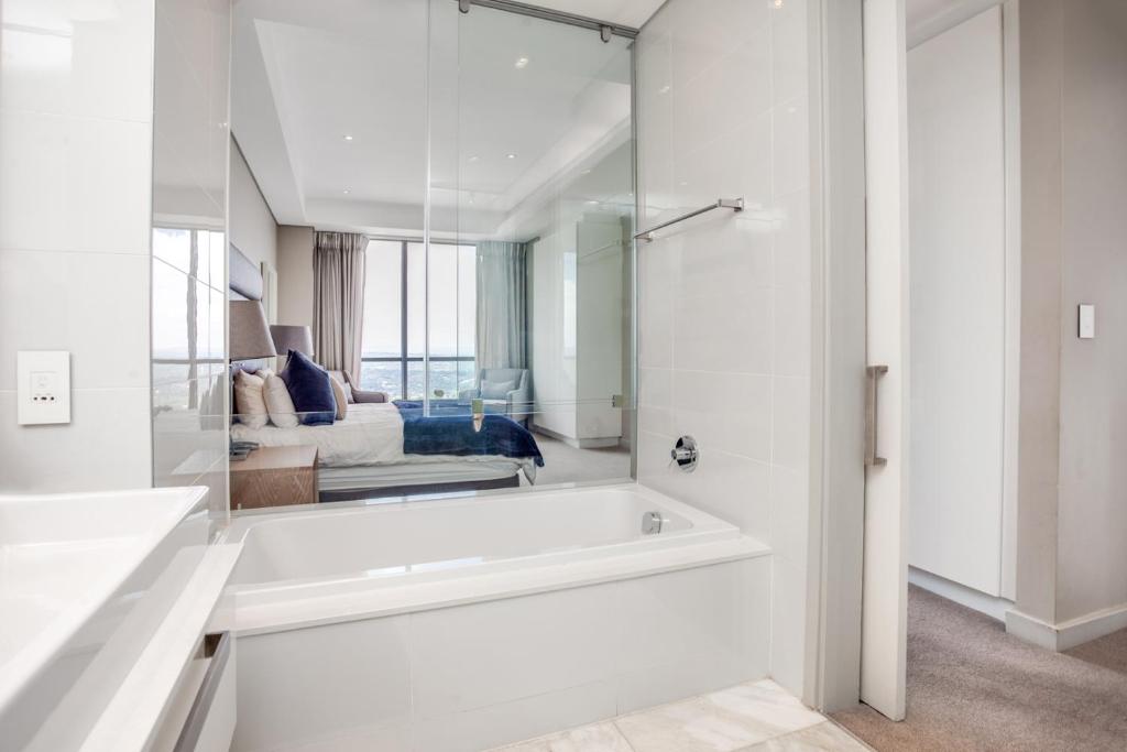 هتل لاکچری پنت هاوس ات ساندتون اسکای Luxury Penthouse at Sandton Skye