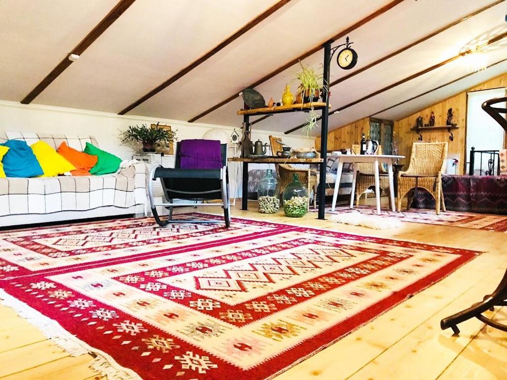 هتل تانیاز هوم - Tania's Home