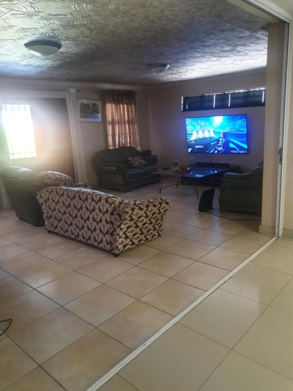 هتل لودینز گست هاوس سلف کیترینگ - Ludinz guest house self catering