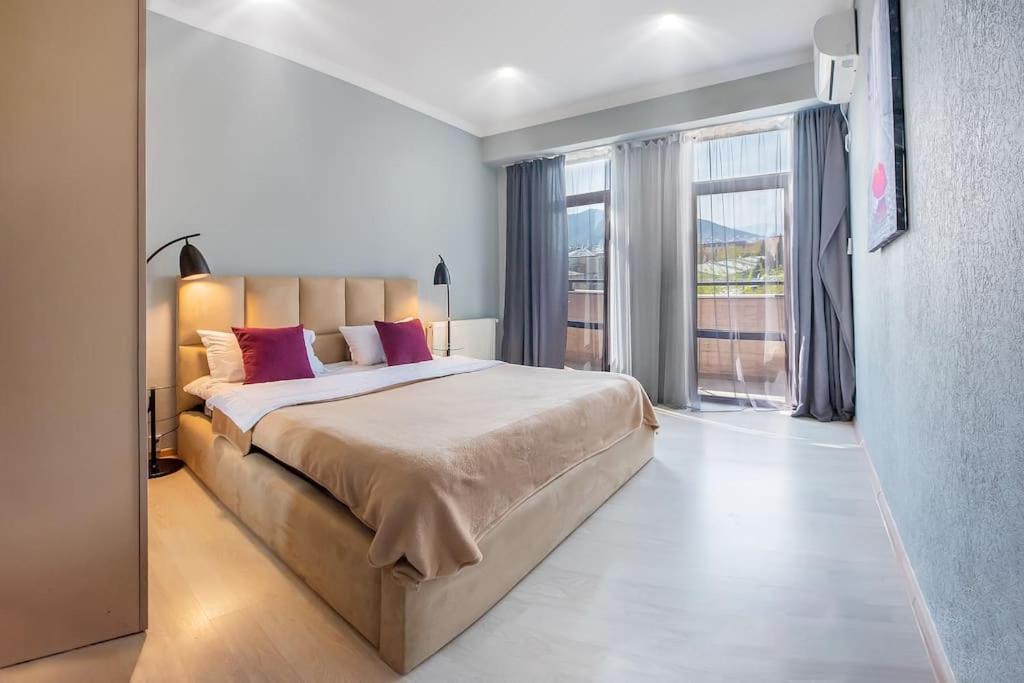 هتل اچ بی آپارتمانز کوئین کتووان - HB apartments Queen Ketevan