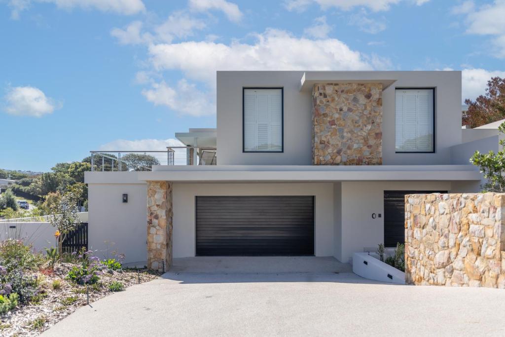 هتل سانست ویلا - برند نیو هوم 200 متر فروم د بیچ Sunset Villa - brand new home 200m from the beach