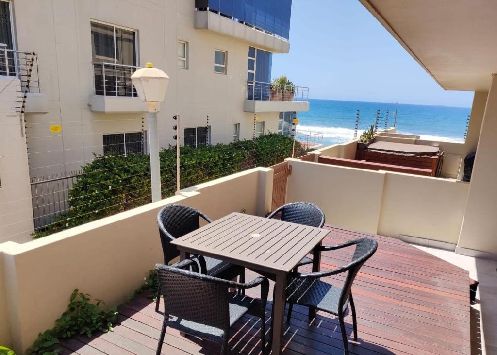 هتل ۱۰ برنز بیچ اومهلنگا - 10 Bronze Beach Umhlanga