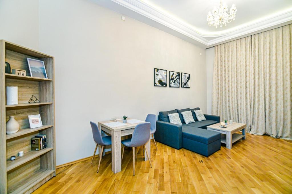 هتل آپارتمنت ادور Apartment Adore