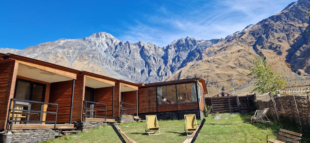 هتل کازبگی کاتجس Kazbegi Cottages