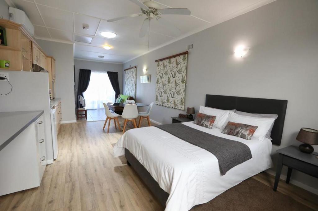 هتل سیزرز سلف کتیرینگ اوپن پلن سوئیت - Caesar's Self-catering Open Plan Suite