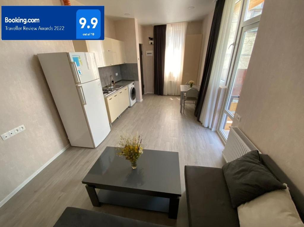 هتل نیکاس آپارتمان ویت بالکونی این اولد تفلیس - Nikas apartment with balcony in old Tbilisi