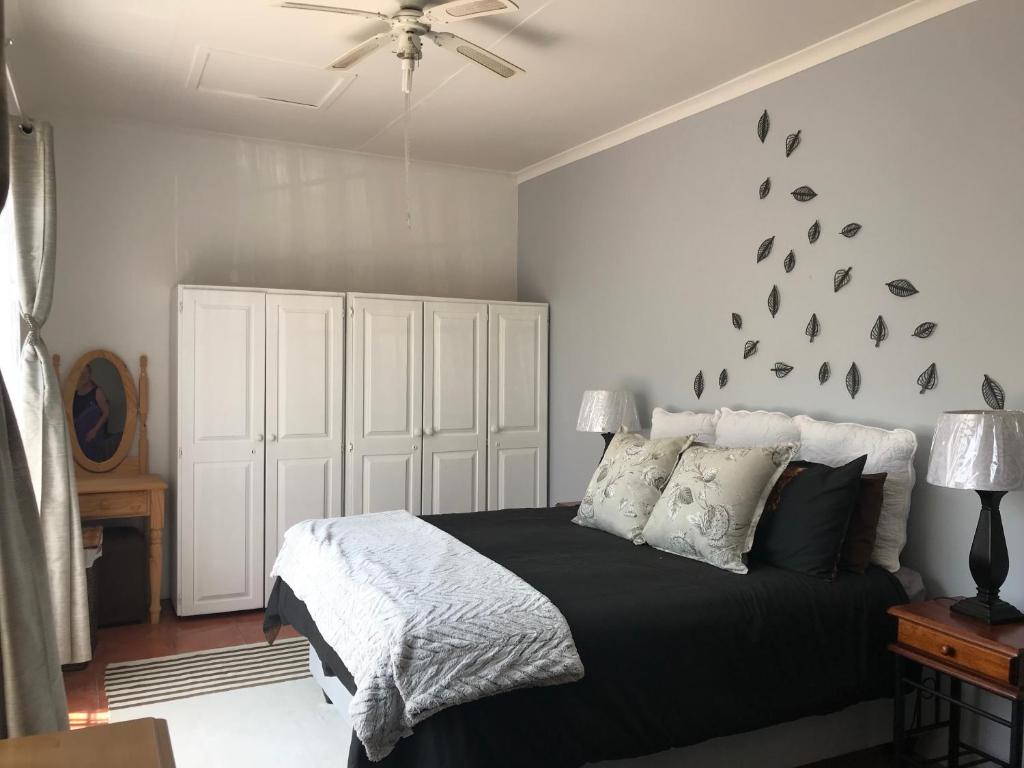 هتل کنتمپراری استی ات جیراف کاتج - Contemporary Stay at Giraffe Cottage