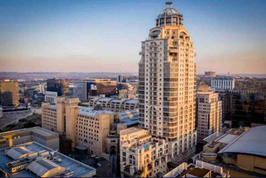 هتل لاکچری اند بریتکینگ ساندتون اندジョبرگ امیزینگ ویو - Luxury & Breathtaking Sandton & JoburgAmazing View