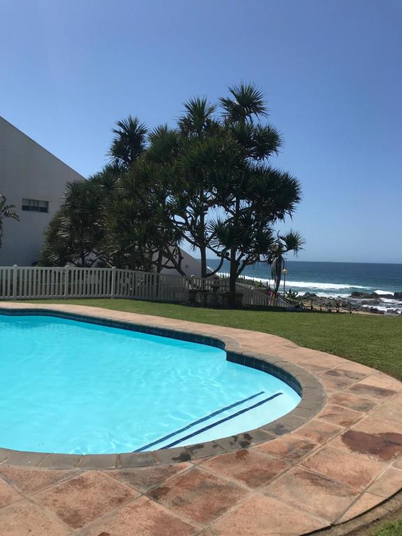 هتل 9 کازابلانکا بالیتو~بیچ آن یور دورستپ. 9 Casablance Ballito~Beach on your doorstep.