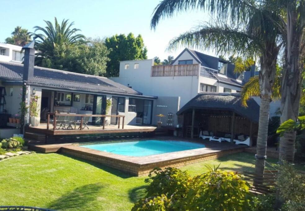 هتل اوپن لیوینگ فمیلی هوم این د ونلندز - Open living family home in the Winelands