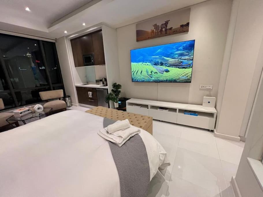 نیو لاکچری هتل سوئیت سندتون سیتی NEW Luxury Hotel Suite Sandton City