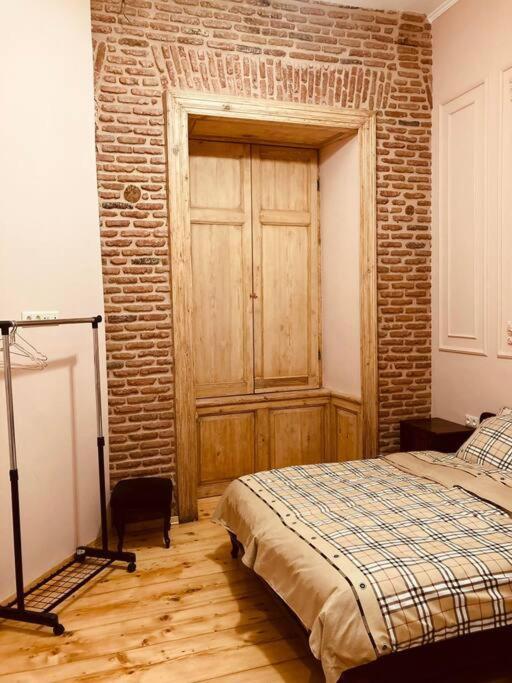 هتل دلاکس استودیو این هیستریک بیلدینگ هارت آف تفلیس - Deluxe Studio in Historic Building Heart of Tbilisi
