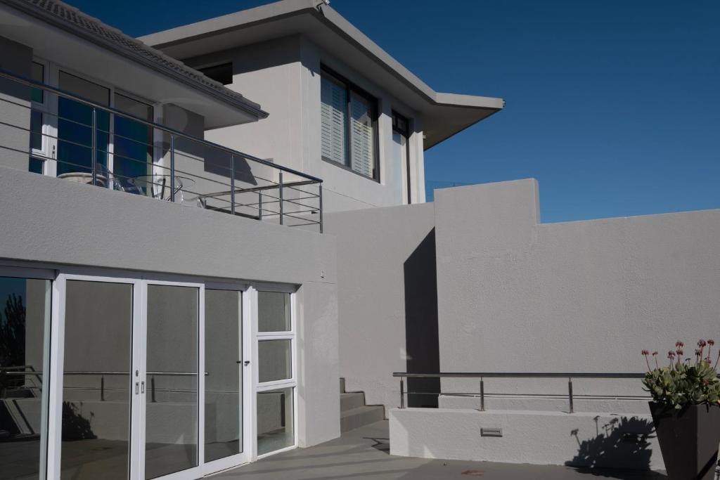 هتل ده اَتلانتیک دون ریل گِست هاوس The Atlantic DonReal Guesthouse