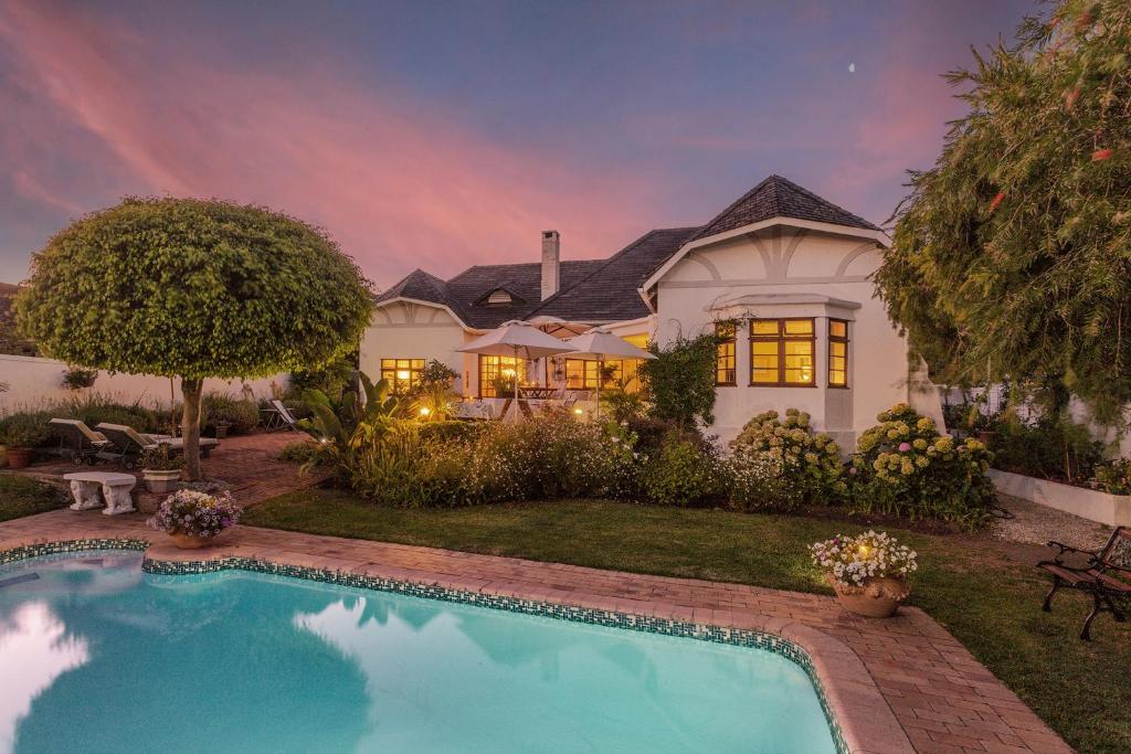 هتل والکر بی منور منشن Walker Bay Manor Mansion