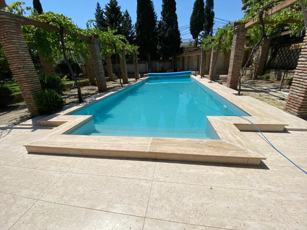 هتل رر هاوس ویت گاردن RARE house with garden