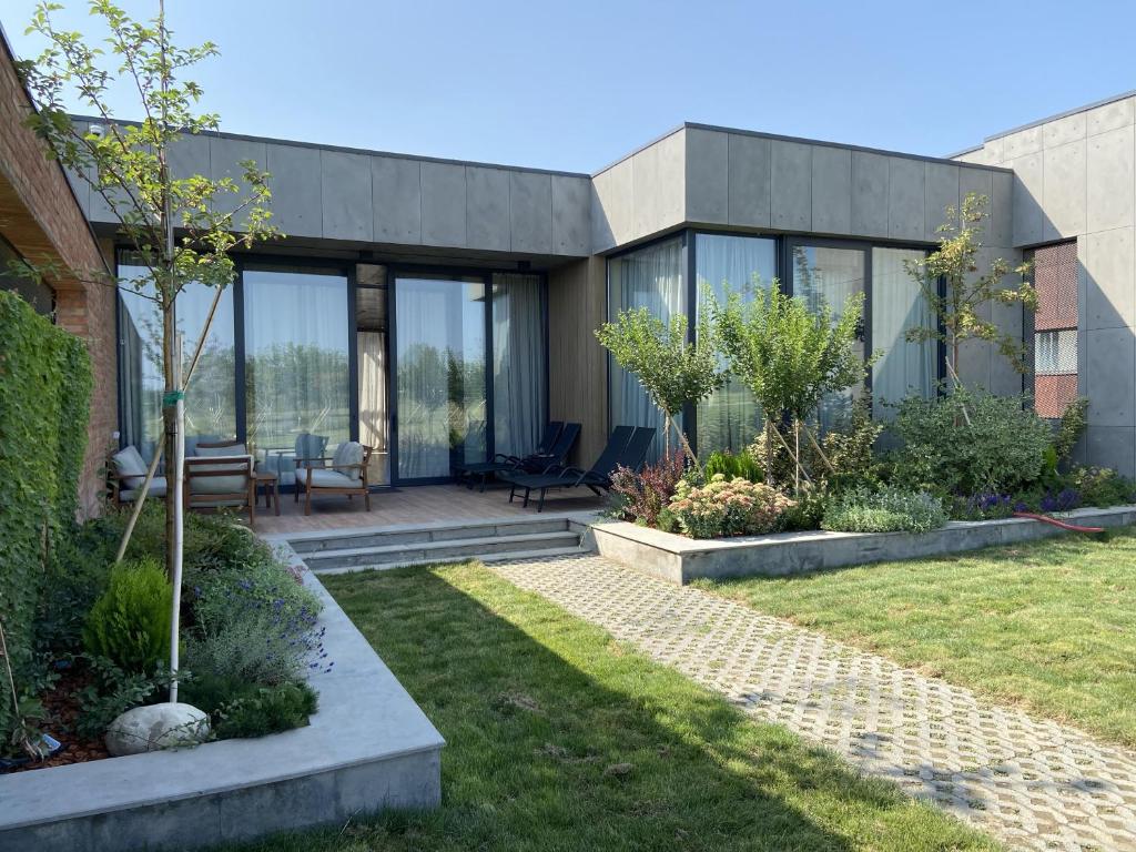 هتل ویلا 6 آمباسادوری کچرتی گلف ریزورت Villa 6 Ambassadori Kachreti Golf Resort