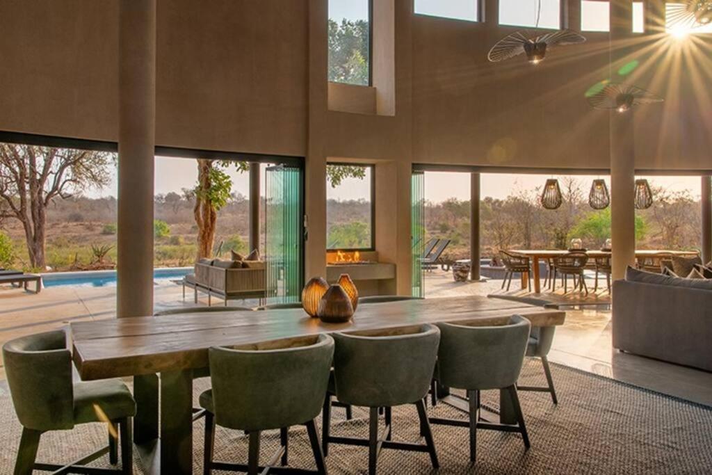 Luxury Villa looking onto Kruger National Park