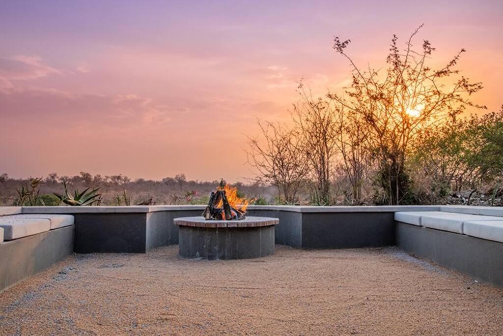 Luxury Villa looking onto Kruger National Park