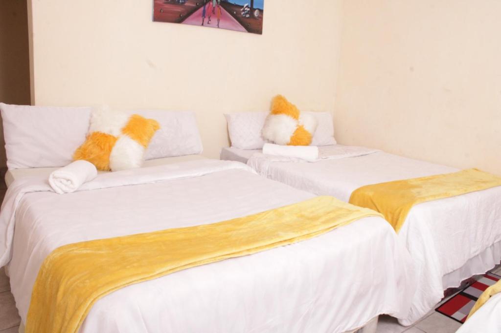 هتل میرا لاج Mira Lodge