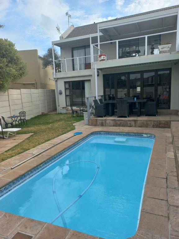 هتل کریستال ویلا گست هاوس - Crystal Villa Guesthouse