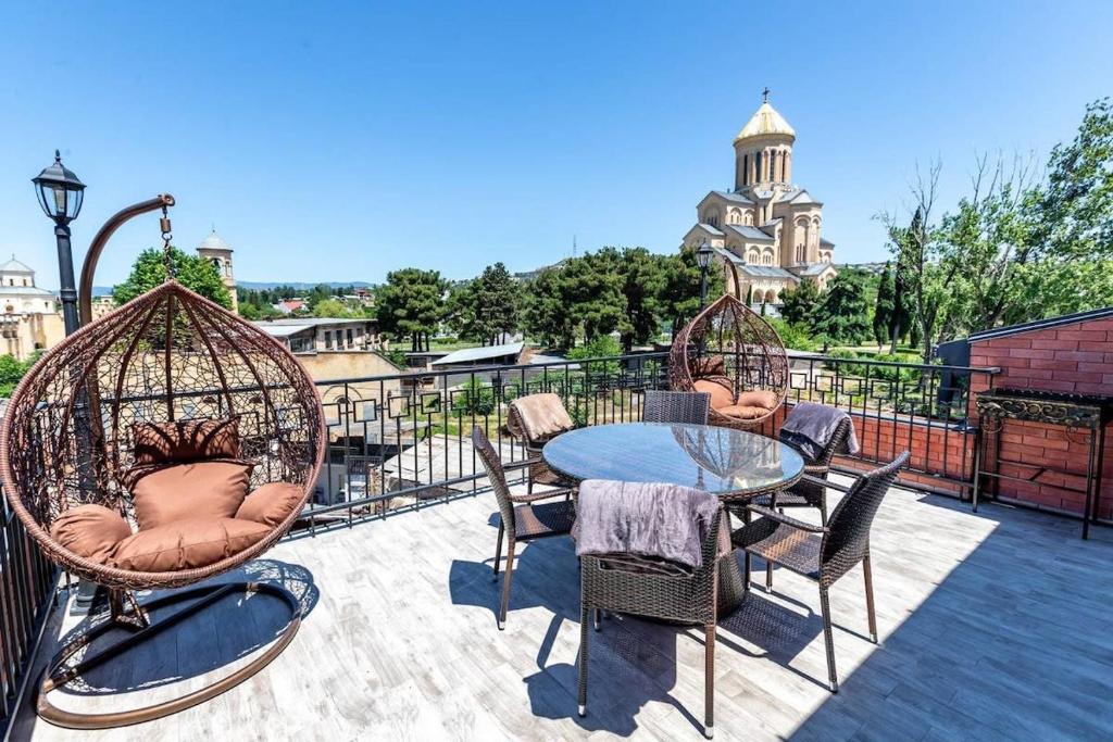 هتل ۳بی آر آپت و هیوج تِرَس و مَگنیفیسنت ویوز - 3BR apt w huge terrace & magnificent views