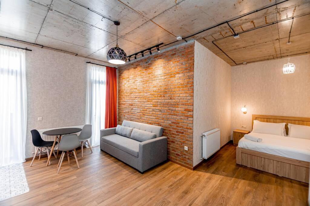 هتل یونیک پلیس این اولد تیبیلیسی، فلت ۲ - Unique place in old Tbilisi, flat 2