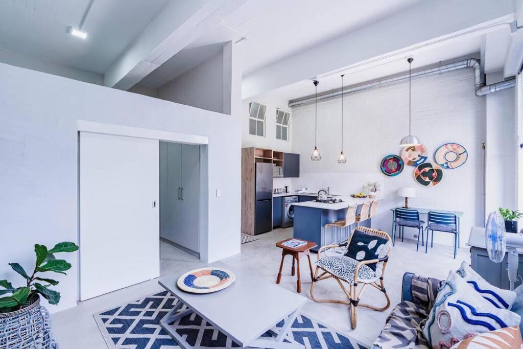هتل مدرن 1 بیدروم آپارتمان در برامفانتین ورف Modern 1 bedroom apartment in Braamfontein Werf