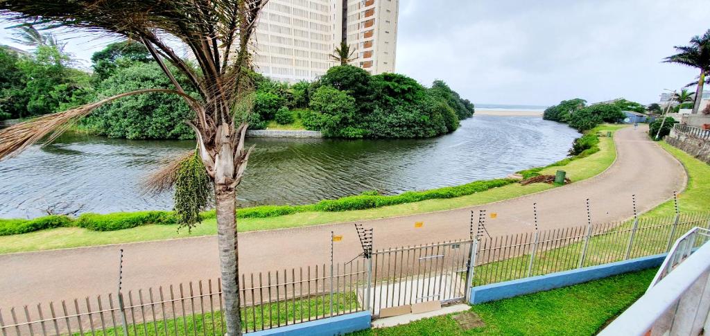 هتل مرمل 4 - اسلیپس 6 - اورلوکینگ مارگیت لاگون! Mermel 4 - Sleeps 6 - Overlooking Margate Lagoon!
