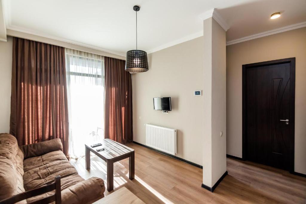 هتل چوگوریتی وان-بد رومینگ - Chugurety One-bedroom Rooming