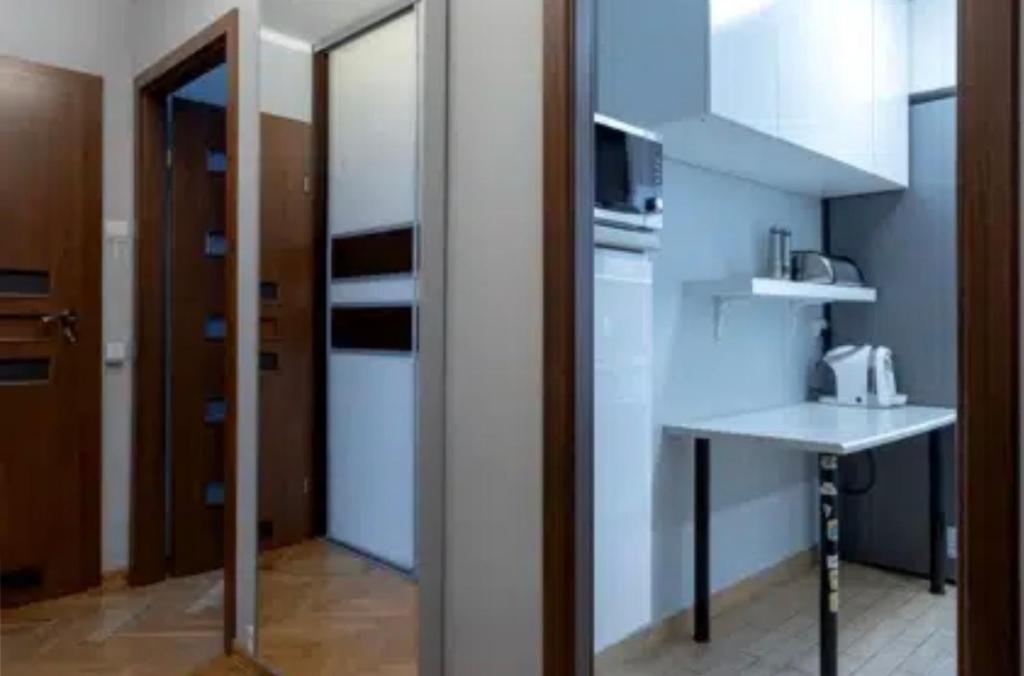 هتل وی آی پی آپارت 586 - VIP apart 586