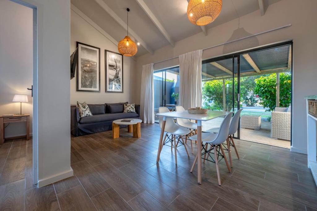 هتل رون هیل کاتیج ۴ - Rhone Hill Cottage 4