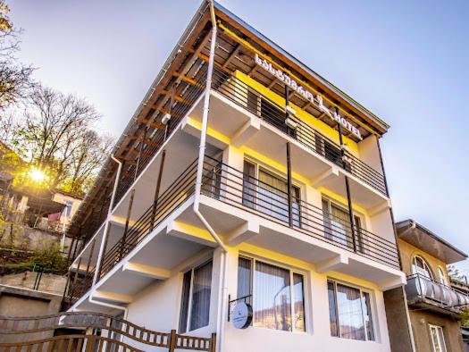 هتل کاکاسوس بورجومی Hotel Caucasus Borjomi