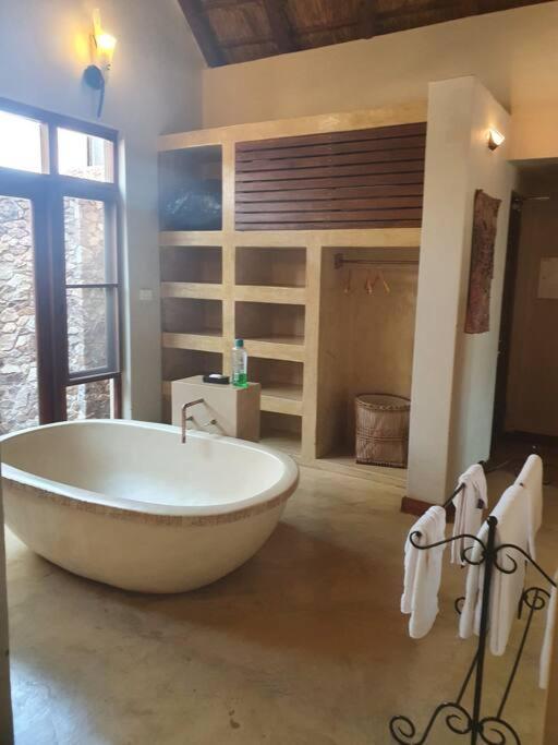 Zebula Golf and Wildlife Estate - Nagapie 12 Pax- Moi Signature Luxury villa