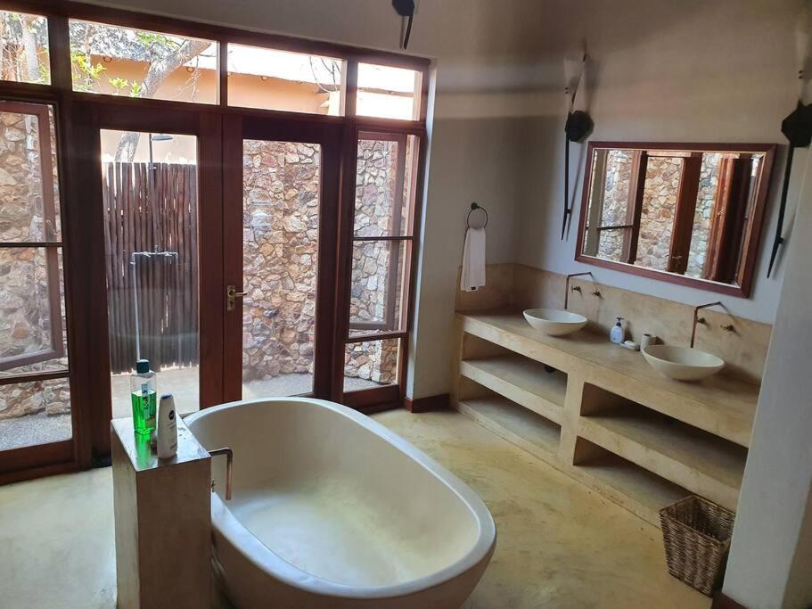 Zebula Golf and Wildlife Estate - Nagapie 12 Pax- Moi Signature Luxury villa