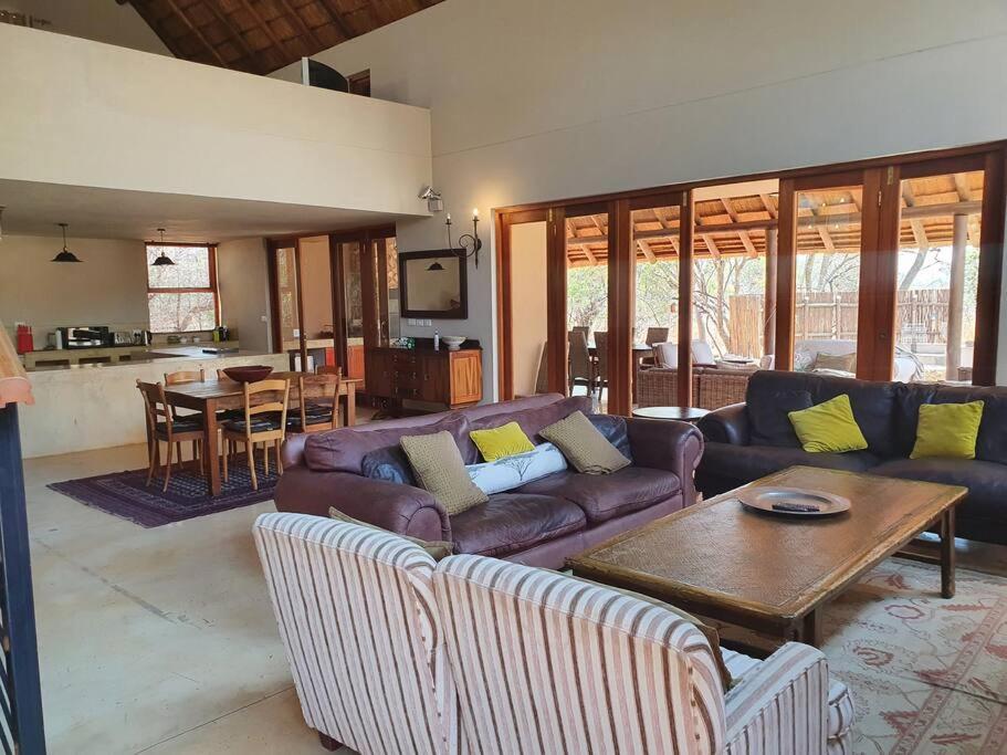 Zebula Golf and Wildlife Estate - Nagapie 12 Pax- Moi Signature Luxury villa