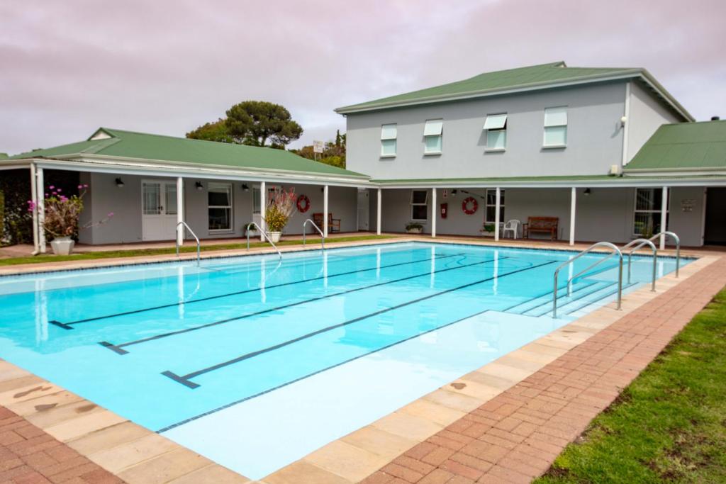 هتل چهل و چهار ریورکلاب ویلاس - 44 Riverclub Villas