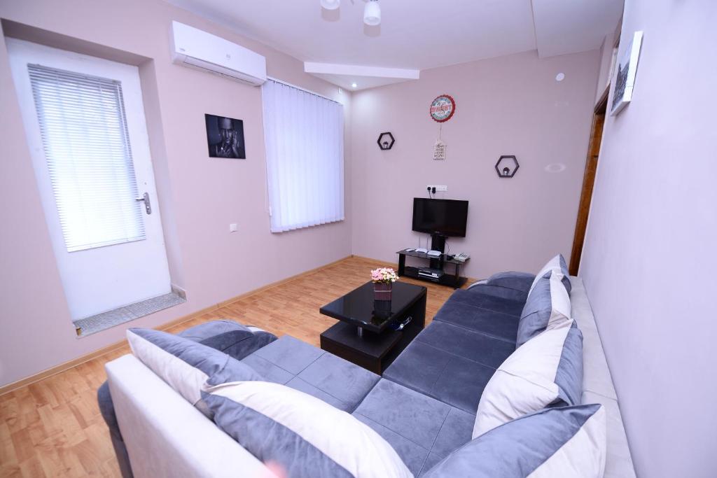 هتل سوییت هوم آپارتمان - Sweet Home Apartment
