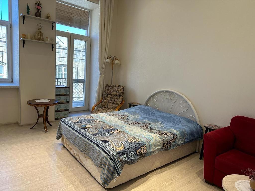 هتل اف وان ترک اولد سیتی ویو کُزی آپارتمان این دَنتاون F1 track Old City View Cozy Apartment in Downtown