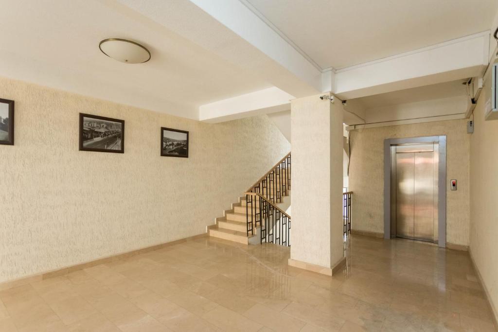 هتل کوزی آپارتمان این د سیتی سنتر - Cozy Apartment In The City Center