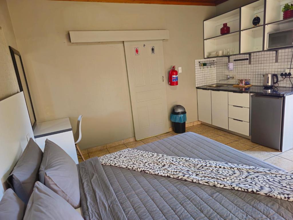 هتل زچ آکومودیشن ات پافوری سلف کترینگ - گست سوئیت ZUCH Accommodation at Pafuri Self Catering - Guest Suite